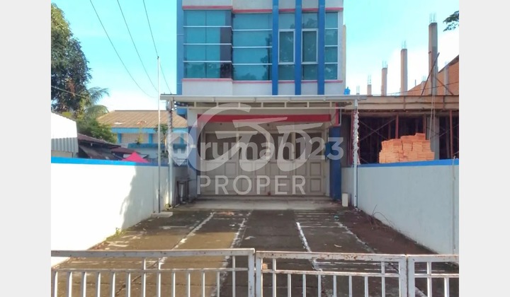 For Sale/Rent Strategic 3-Story Shop House on Jl. H. Agus Salim Sawahan, Padang City, West Sumatra 1