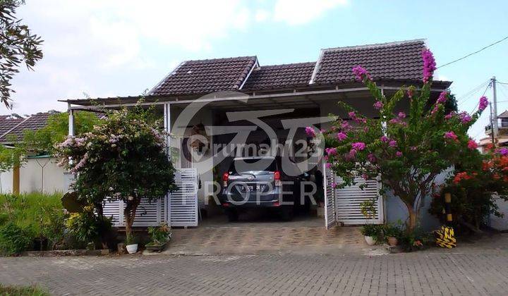 Rumah Hook Dijual di Komplek Alam Sanggar Indah Cihampelas 1