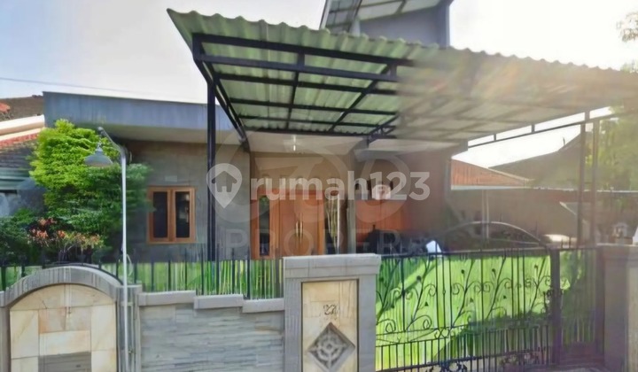 Selling a Comfortable House on Jl. Manjengan Dalam, Pedurungan Area, Semarang, Central Java.