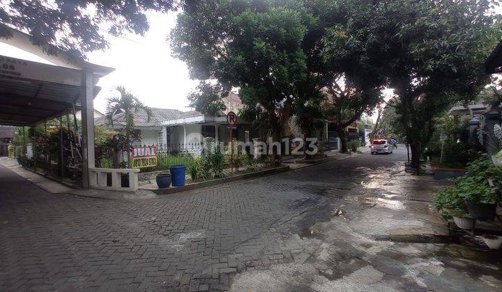 Rumah Gaya unik di Jl. Danau Singkarak Sawojajar, Malang 2