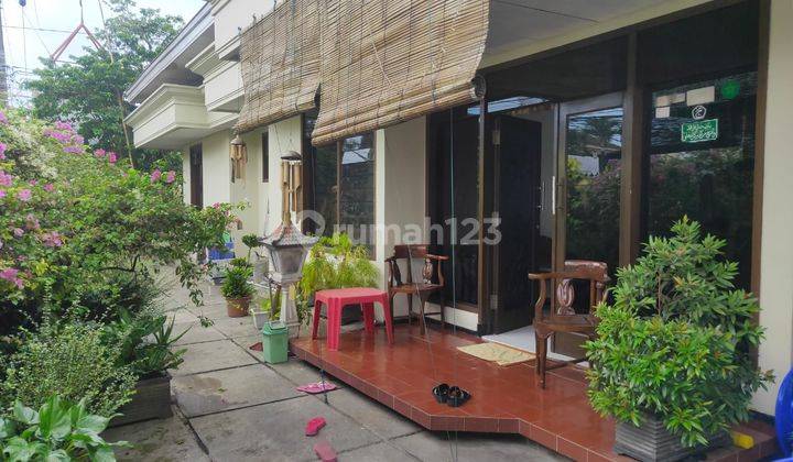 Rumah  di jual 2 Lantai Bagus Lokasinya Strategis  2