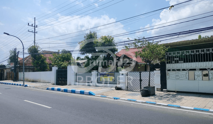 Jual Sewa Rumah Semi Furnished SHM di Jl. Kh. Mansyur, Pasuruan 1