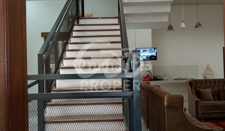 2-Story Villa Concept House SHM Ready to Occupy on Dr. Soetomo Street, Batu 2