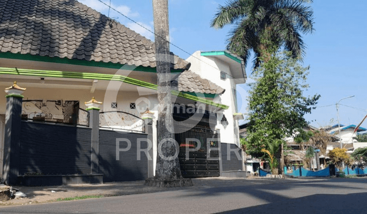 Rumah Mewah Unfurnished SHM di Jl. Pulau Galang, Malang 1