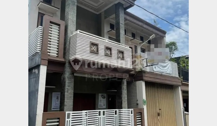 For Sale 3-Story House Jl. Minsuarso Near Alun Alun Batu East Java