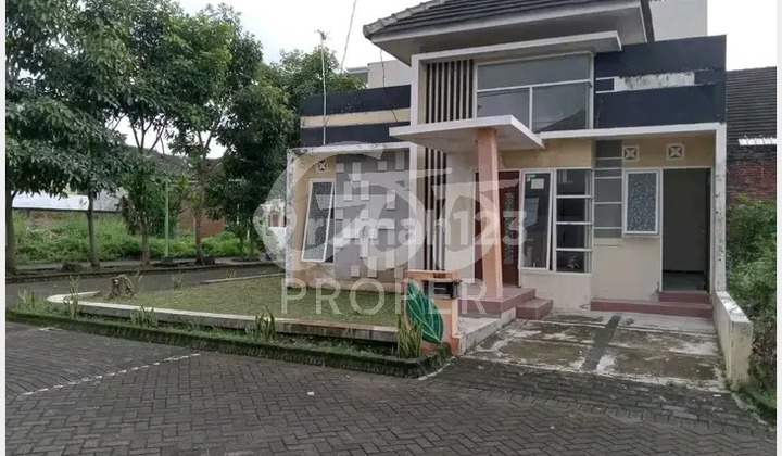 Sell Cluster House (Arhanud Area) in De Daun Pendem Housing, Junrejo, Batu City, East Java.