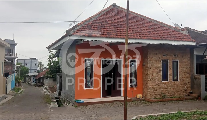 For Sale Freehold House Ready to Occupy in Mojorejo Village, Junrejo, Batu, Malang 1