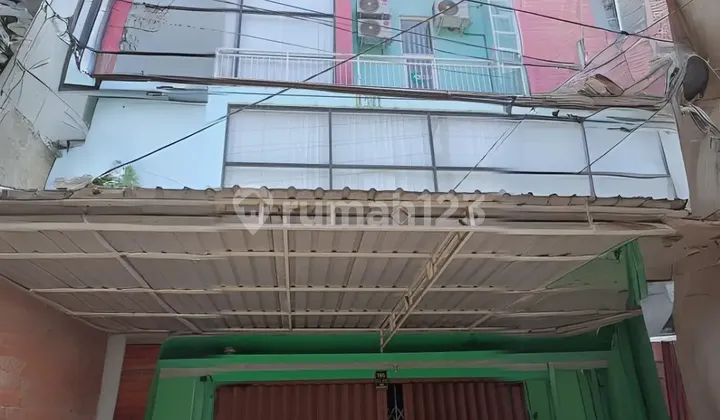 For Sale 3-Story Shop House SHM, Jl. Veteran, Gresik, East Java 1