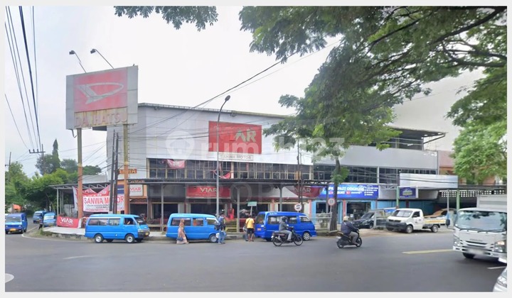 Translation: For Rent Corner Shop House 2 Floors Near Araya Blimbing Malang Translation: For Rent Corner Shop House 2 Floors Near Araya Blimbing Malang