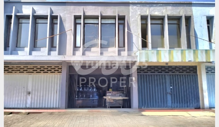 192 m2 Strategic Freehold Shop House in Taman Tiara Sidoarjo, Sidoarjo 192 m2 Strategic Freehold Shop House in Taman Tiara Sidoarjo, Sidoarjo