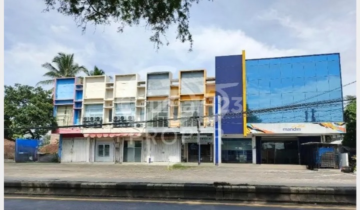 For Sale 2-Story Shop House National Road Location on Jl. Raya Singosari Malang