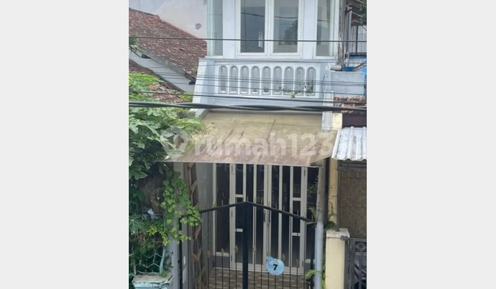 Affordable 2-Story House in the City Center of Batu, Jl. Minsuwarso, Sisir, Batu City, East Java Affordable 2-Story House in the City Center of Batu, Jl. Minsuwarso, Sisir, Batu City, East Java