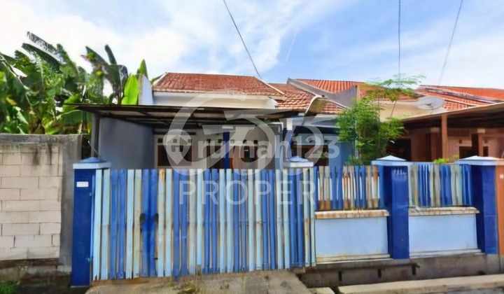 Selling Ready-to-Occupy House on Jl. Candi Prambanan Tengah, Kalipancur, Ngaliyan Area, Semarang City, Central Java 1