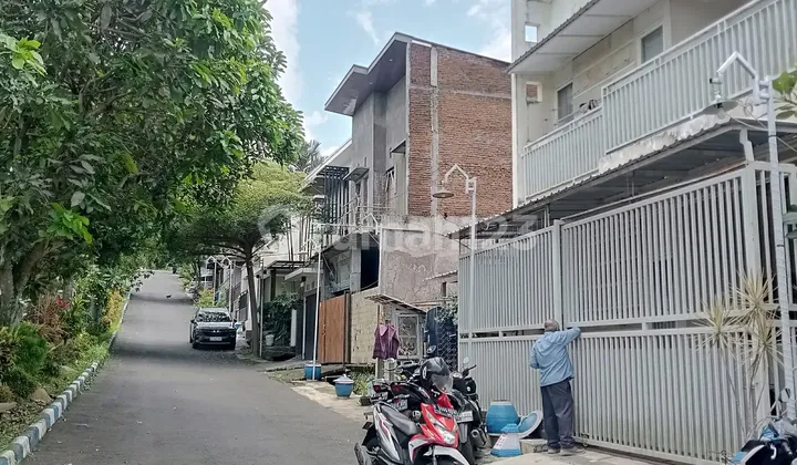 2-Story House with SHM, Flood-Free, Pondok Mutiara Asri, Pandanlandung, Malang 1