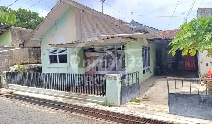 1-Story House with SHM (Freehold Certificate) on Jl. Merak Dawuhan, Situbondo 2