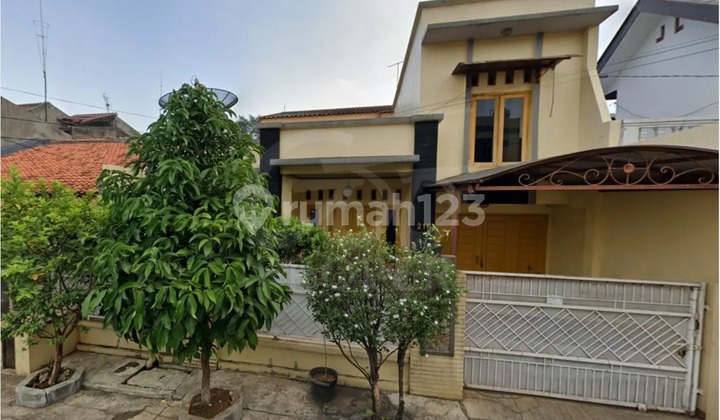 Sell 2-Story House on Jl. Barata Tama, Karang Tengah Area, Tangerang City, Banten.