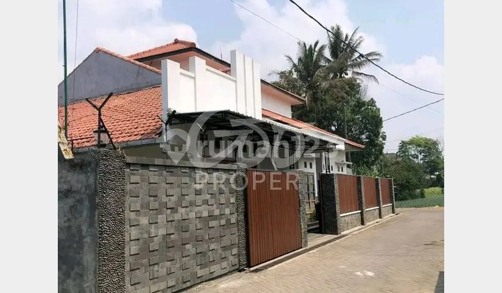 Ready-to-Occupy Villa House with Mountain Air on Jl. Wukir Junrejo, Batu City, East Java 1