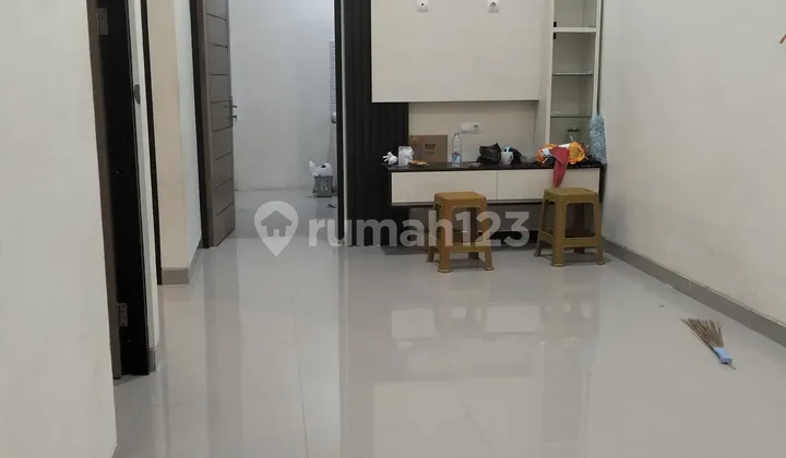 Take over Rumah Bagus Unfurnished SHM Dfortune Estate Kebomas, Gresik