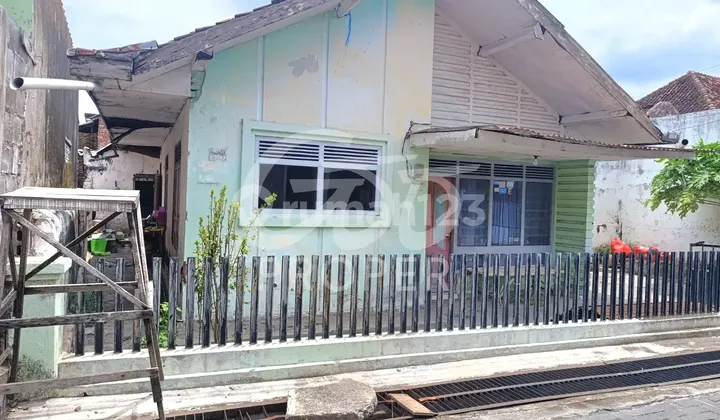 Rumah 1 Lantai SHM Jl. Merak Dawuhan Situbondo