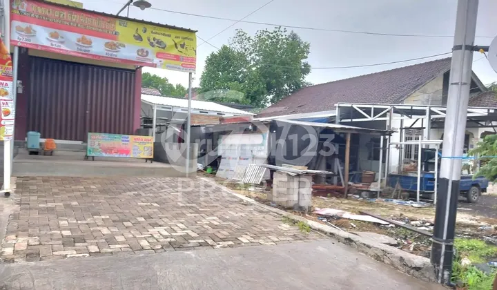 For Sale: Ready-to-Use Shop House on Jl. Cindai Alus, Martapura, Banjar, South Kalimantan. 2