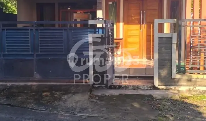 Sell Comfortable House in Dangdeur Jayanti, Tangerang Regency, Banten