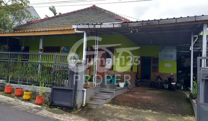 Villa and Main House with SHM in Tulungrejo Bumiaji Batu Flood-Free