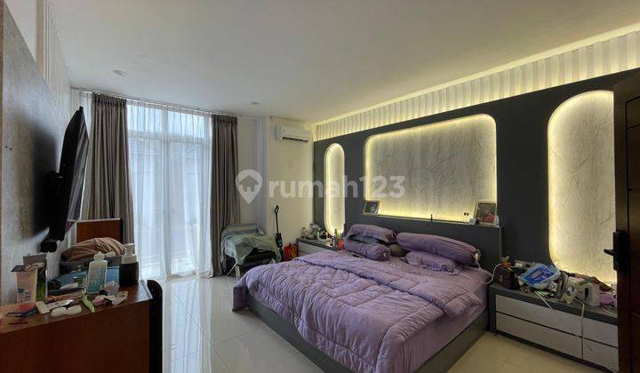 rumah 2 lantai bagus furnished jalan karya wisata komplek J city medan  1