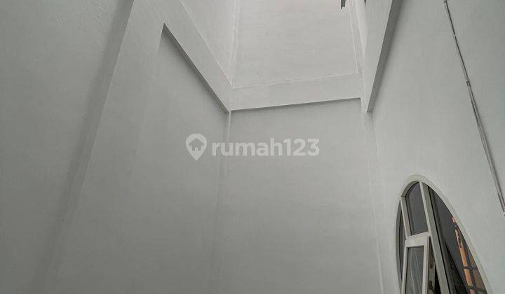 rumah 3 lantai furnished disewakan jalan mustang medan polonia 2