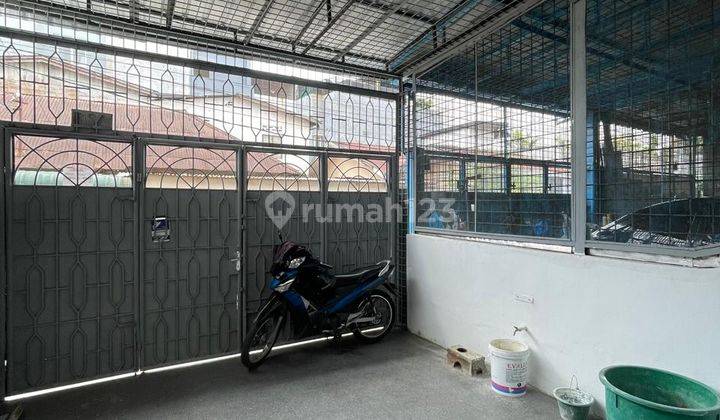 Rumah 2 lantai bagus baru renovasi jalan Adam Malik medan harga termurah 1