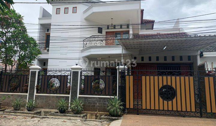 Rumah Sewa Bagus dengan Lingkungan yang Asri, Nyaman & Aman di Kawasan Elit Cempaka Putih 1