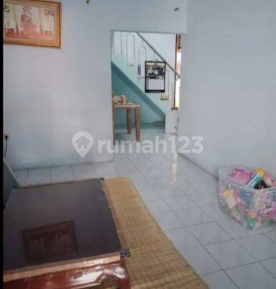 Rumah Sewa Bebas Banjir dengan Carport Luas di Utan Kayu 5