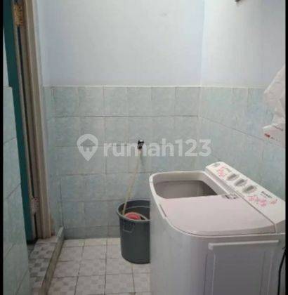 Rumah Sewa Bebas Banjir dengan Carport Luas di Utan Kayu 11