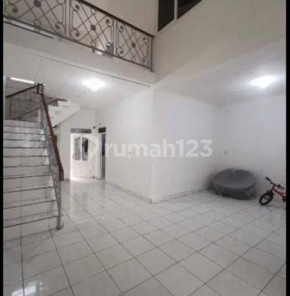 Di sewakan Rumah bisa untuk kantor, Lokasi Strategis di Tebet 3