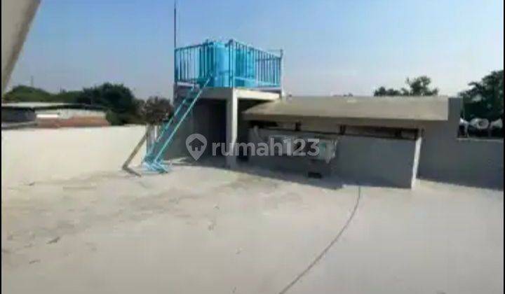 Rumah Sewa Model Baru dengan rooftop di Jakarta Timur  2