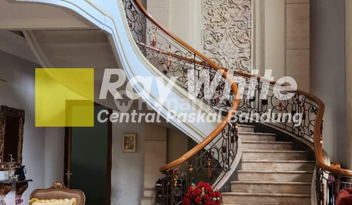 Majestic Classic-Style House on Mainroad Batununggal Bandung