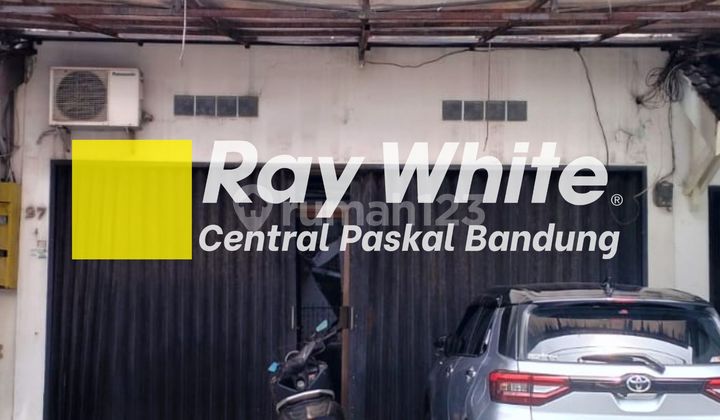 2-Story Shop House in Sanggar Hurip Complex, Bandung 2