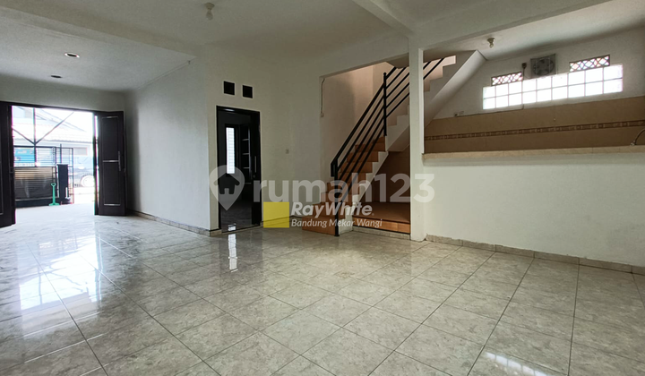 Comfortable and Well-Maintained House in Cibaduyut Indah 2