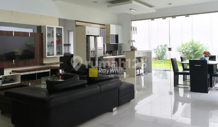 Rumah Lux Modern Minimalis Singgasana Pradana