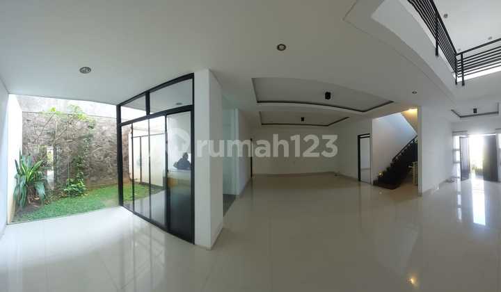 Dijual Cepat Rumah dalam Kawasan Exclusive Setra Duta