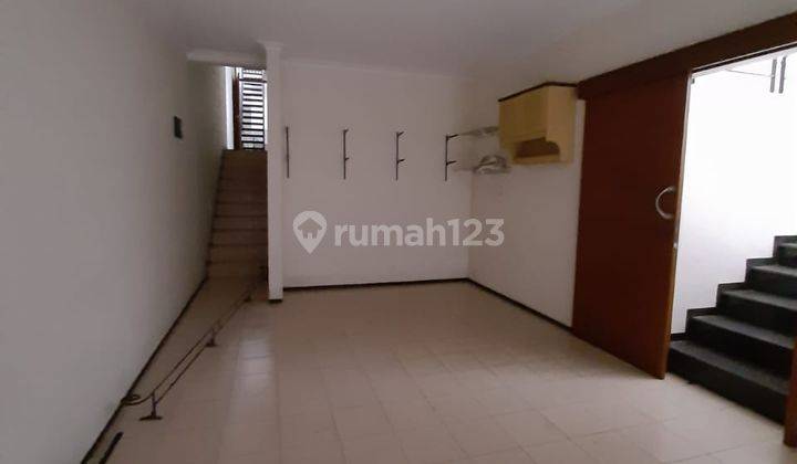 Dijual Cepat Rumah Dalam Perumahan Elit Setra Duta Semi Furnish 2