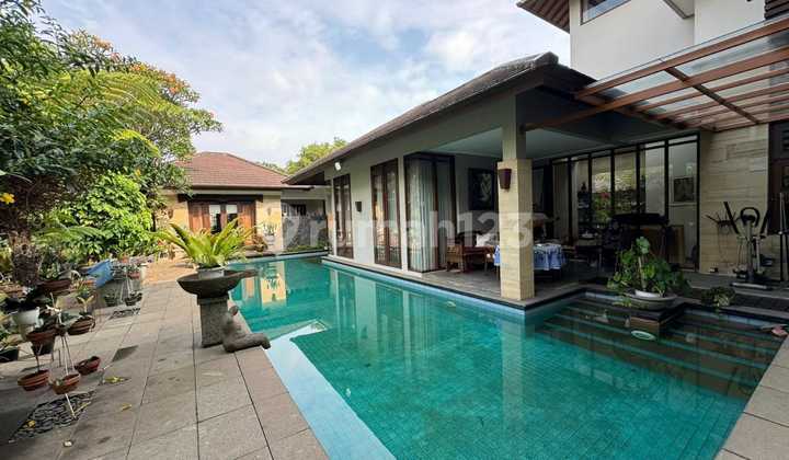 Turun Harga ! Dijual Cepat Rumah Asri & Luas Gegerkalong