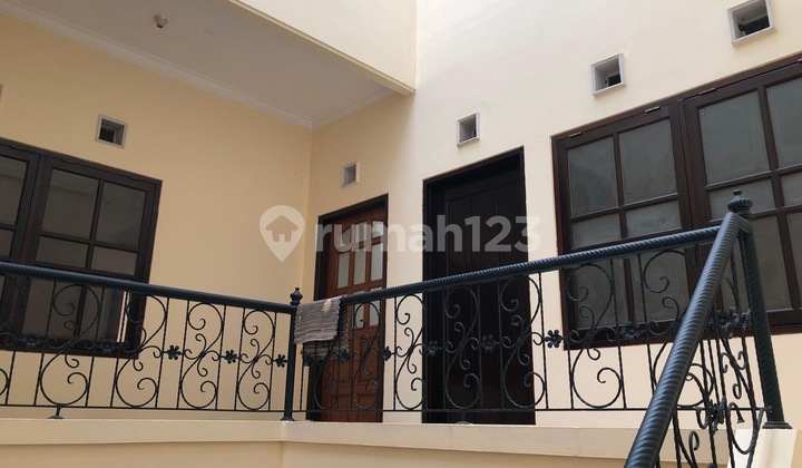 Disewakan Rumah Baru Renovasi Kawasan Elit Setra Duta Mainroad 2