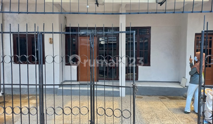 For Rent: Strategic House Mahmud Pamoyanan Wing Pasteur For Rent: Strategic House Mahmud Pamoyanan Wing Pasteur