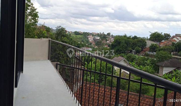 Dijual Cepat Rumah Villa Semi Industrial Strategis Area Dago 2