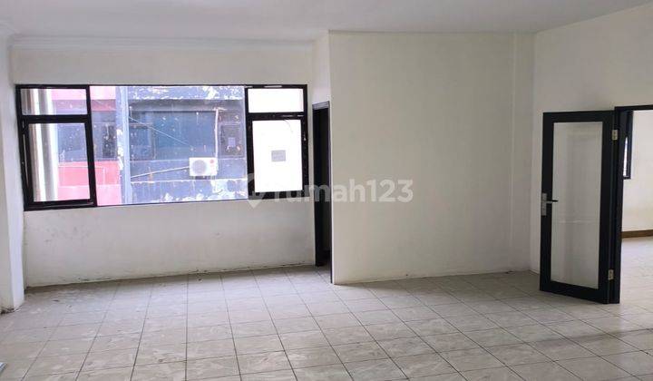 strategis ! Disewakan Ruko Rendeng Main Road Cihampelas 1