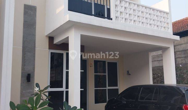 Rumah Cantik Strategis 2 Lantai SHM Baru 1