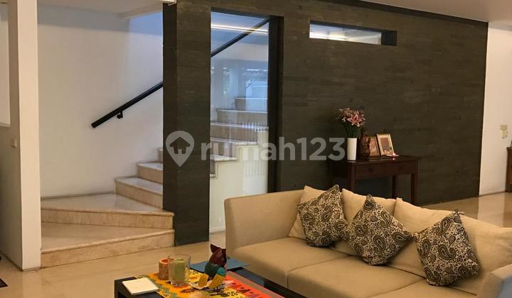 For Rent Stand Alone House 4BR With Swimming Pool in Kebayoran Lama Jakarta Selatan 2