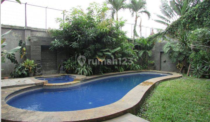 A 2 storey, 5 bedrooms, compound house located in Cilandak, Jakarta with 3 bathrooms, a pool and a yard. 2