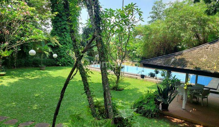 A 2 storey, 4 bedroom, stand alone house located in Kemang, Jakarta with 4 bathrooms, a pool and a yard. 1