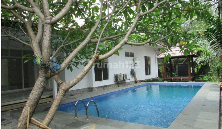 A 1 storey, 4 bedroom, stand alone house located in Cipete, Jakarta with 3 bathrooms, a pool and a yard. 2